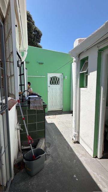 To Let 1 Bedroom Property for Rent in Sea Point Western Cape